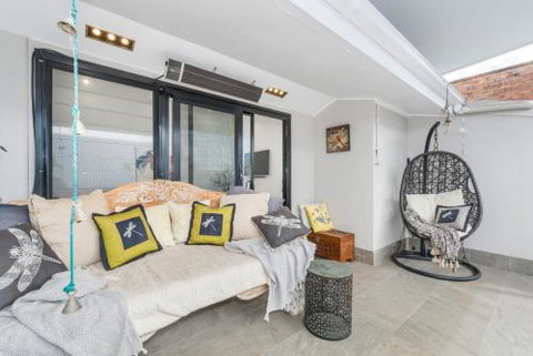 Urban Chic 3 BR House In Wickham - Accommodation Port Hedland 5