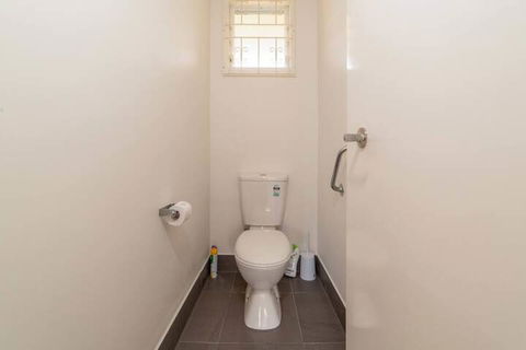 Peaceful 3 Bedroom Apartment In Ascot - Accommodation Port Hedland 4