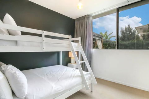 Spacious 2 Bedroom Apartment In Ascot With Large Private Garden - Accommodation Port Hedland 1