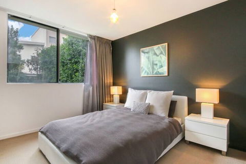Spacious 2 Bedroom Apartment In Ascot With Large Private Garden - Accommodation Port Hedland 4