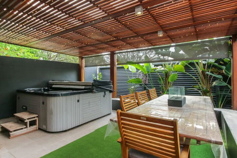 Spacious 2 Bedroom Apartment In Ascot With Large Private Garden - Accommodation Port Hedland 7