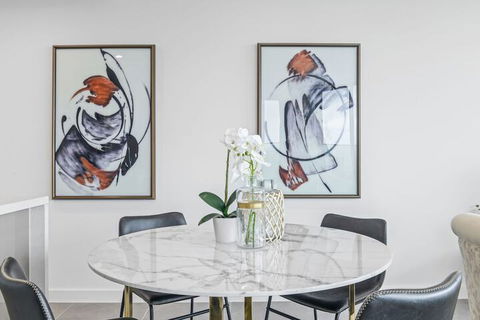 HomeHotel Ultra Luxury 2 Bedroom Next To Mall & Train - Accommodation Port Hedland 7