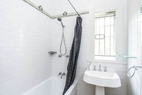 Quiet 3 Bedroom House In Albion With Parking - Accommodation Port Hedland 3