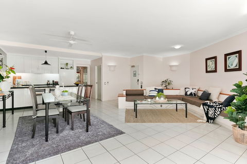 Belle Escapes - Poolside Apartment Alamanda Beachfront Resort 
