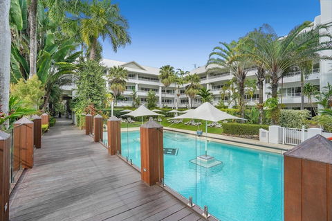 Belle Escapes - Poolside Apartment Alamanda Beachfront Resort 
