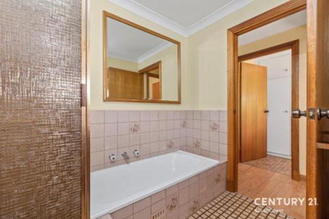 Reef & Vines Port Noarlunga - Accommodation Port Hedland 5