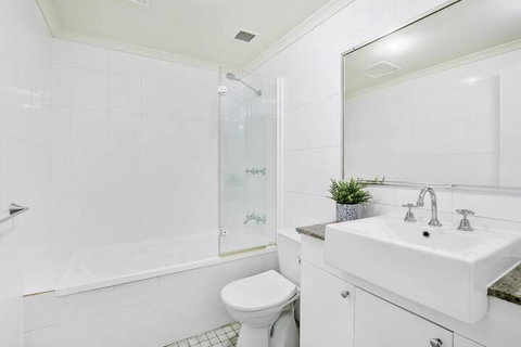 HOLT1 Crows Nest Holtermann Street - Accommodation Port Hedland 1