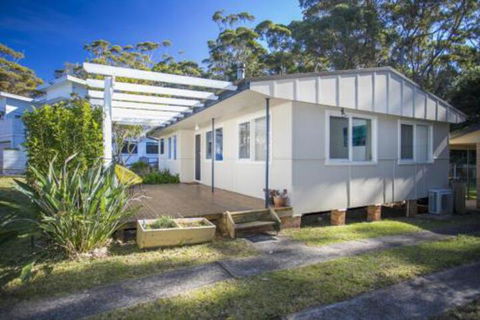 MOLLYMOOK BEACH COTTAGE - Accommodation Port Hedland 3