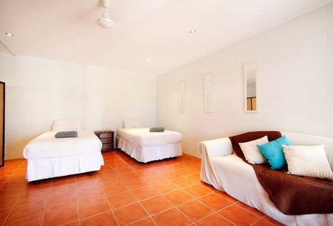 Hideaway Retreat Beach House With Pool - Accommodation Port Hedland 4