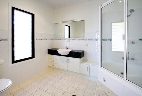 Hideaway Retreat Beach House With Pool - Accommodation Port Hedland 5