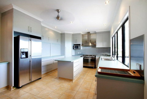 Hideaway Retreat Beach House With Pool - Accommodation Port Hedland 3