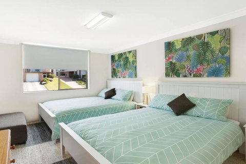 The Dunes Opposite Fingal Bay Surf Club! - Accommodation Port Hedland 1