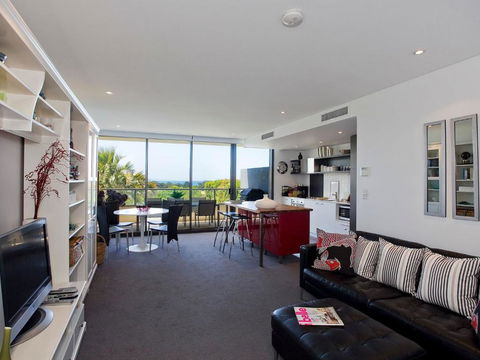 LORNE CHALET APARTMENT 10 Ask About Midweek Deals - Accommodation Port Hedland 1