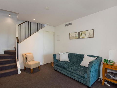 LORNE CHALET APARTMENT 10 Ask About Midweek Deals - Accommodation Port Hedland 4