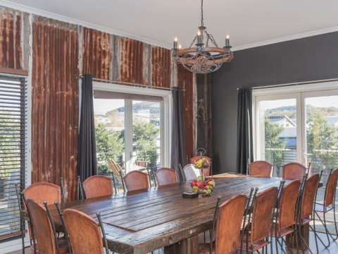 Oak & Barrel / 7 Twynam Street - Accommodation Port Hedland 5