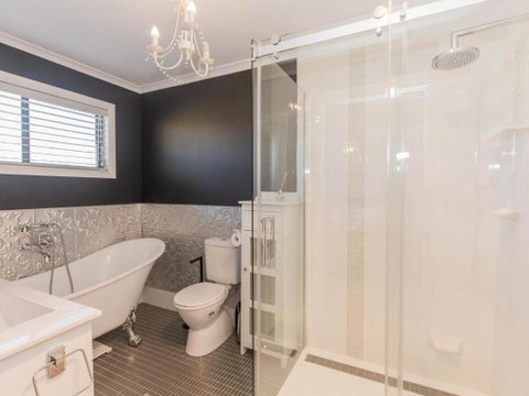 Oak & Barrel / 7 Twynam Street - Accommodation Port Hedland 3