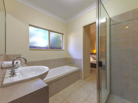 TROPSVILLA At PALM COVE - Accommodation Port Hedland 3