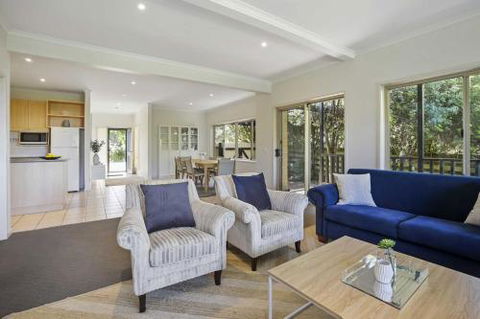 APOLLO BAY HOLIDAY HOUSE Walk To Beach + Wifi - Accommodation Port Hedland 4