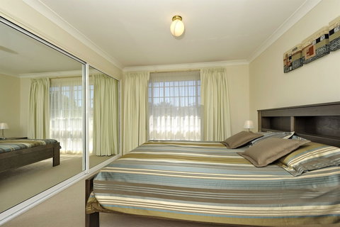 Reef Close 1 / 2 - Accommodation Port Hedland 4
