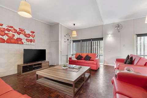 The Gazebo Place - Spacious 4 Bedroom Near Murray River - Accommodation Port Hedland 2