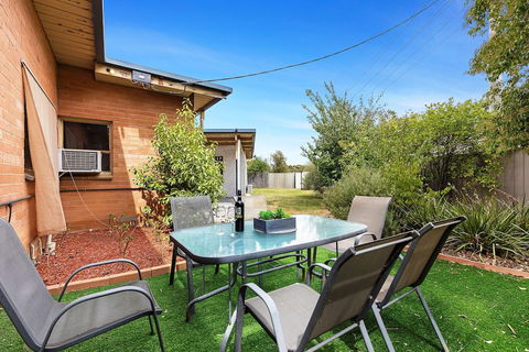 The Gazebo Place - Spacious 4 Bedroom Near Murray River - Accommodation Port Hedland 0