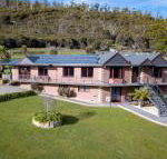 Luxury 6 Bedroom Home with Pool  Spa - Accommodation Port Hedland