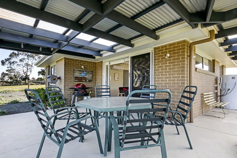 The Friendly Pelican - Accommodation Port Hedland 6