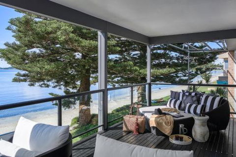 The Seaview Designer Beachfront House - Accommodation Port Hedland 0