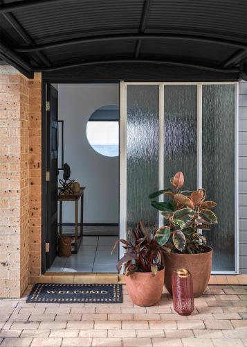 The Seaview Designer Beachfront House - Accommodation Port Hedland 1