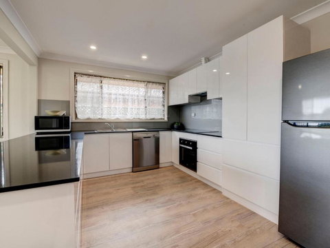 Relaxing Waterfront Property In Quiet Location - Accommodation Port Hedland 5