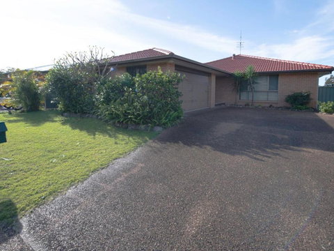 Relaxing Waterfront Property In Quiet Location - Accommodation Port Hedland 3