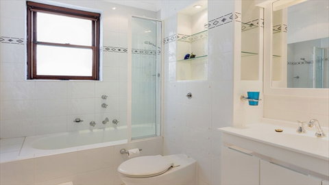 Postcard Views Of Iconic Sydney Harbour CP302 - Accommodation Port Hedland 5