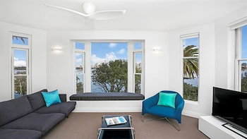 Modern Apartment With Sydneys Finest Views CP308 - Accommodation Port Hedland 6