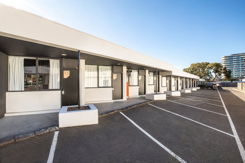 Nightcap At Monash Hotel - Accommodation Port Hedland 0