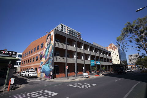 Adelaide Central YHA - Hostel - Accommodation Port Hedland 0