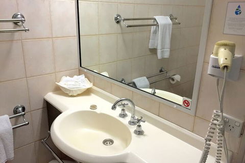 Country Gardens Motor Inn Toowoomba - Accommodation Port Hedland 3