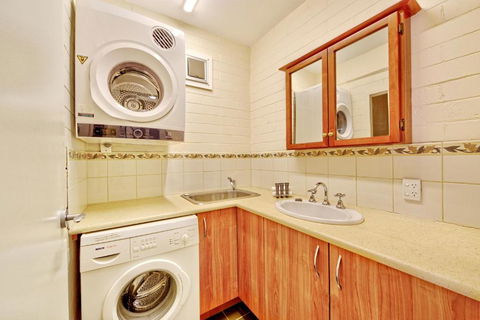 Snow Ski Apartments 16 - Accommodation Port Hedland 5