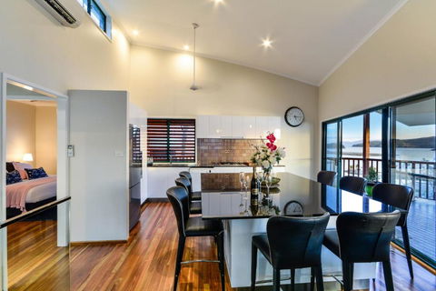 NEWLY BEAUTFULLY RENOVATED 16 The Casuarina 3 Bedroom House With 180 Degree Ocean Views - Accommodation Port Hedland 5