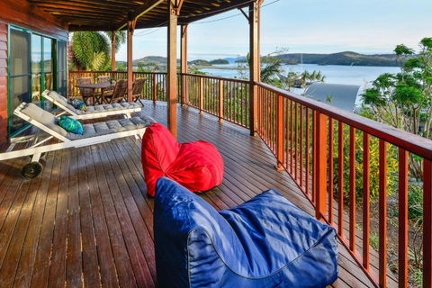 NEWLY BEAUTFULLY RENOVATED 16 The Casuarina 3 Bedroom House With 180 Degree Ocean Views - Accommodation Port Hedland 4