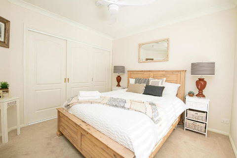 Roselawn Entertainer Large & Luxurious Sleeps 12 - Accommodation Port Hedland 6