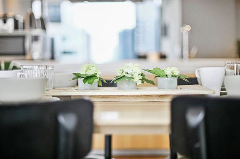 A Stylish 2BR CBD Apt With Beautiful City Views - Accommodation Port Hedland 2