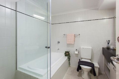 A Comfy 2BR Home Top Location FREE Parking - Accommodation Port Hedland 5