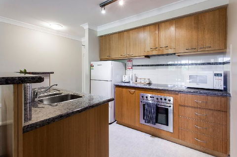 A Comfy 2BR Home Top Location FREE Parking - Accommodation Port Hedland 6