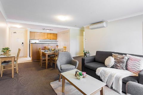A Comfy 2BR Home Top Location FREE Parking - Accommodation Port Hedland 3