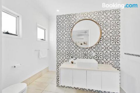 Mudjimba Island Beach House - Accommodation Port Hedland 0