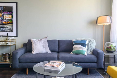 LUCY Stylish City Vibe & Views - Accommodation Port Hedland 3