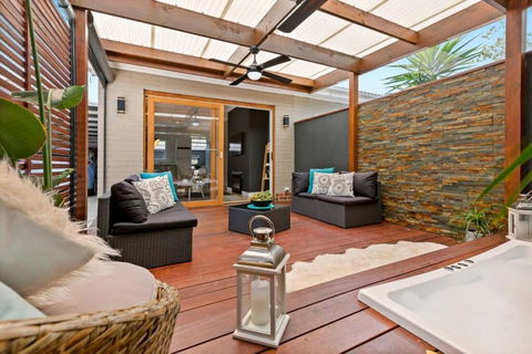 AMORE A Tranquil Retreat With Couples Spa - Accommodation Port Hedland 1