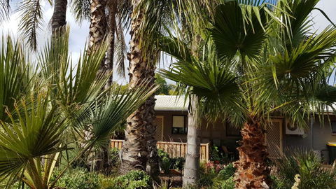 Red Ochre â€“ Large 1BR With Private Courtyard - Accommodation Port Hedland 3
