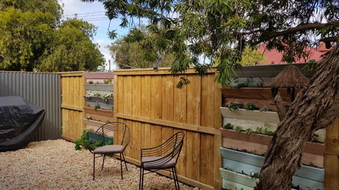 Red Ochre â€“ Large 1BR With Private Courtyard - Accommodation Port Hedland 6
