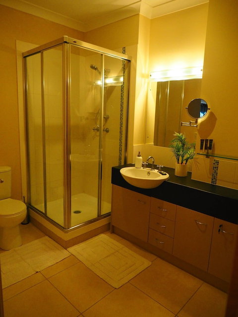 Master Suite With Private Entrance - Accommodation Port Hedland 5